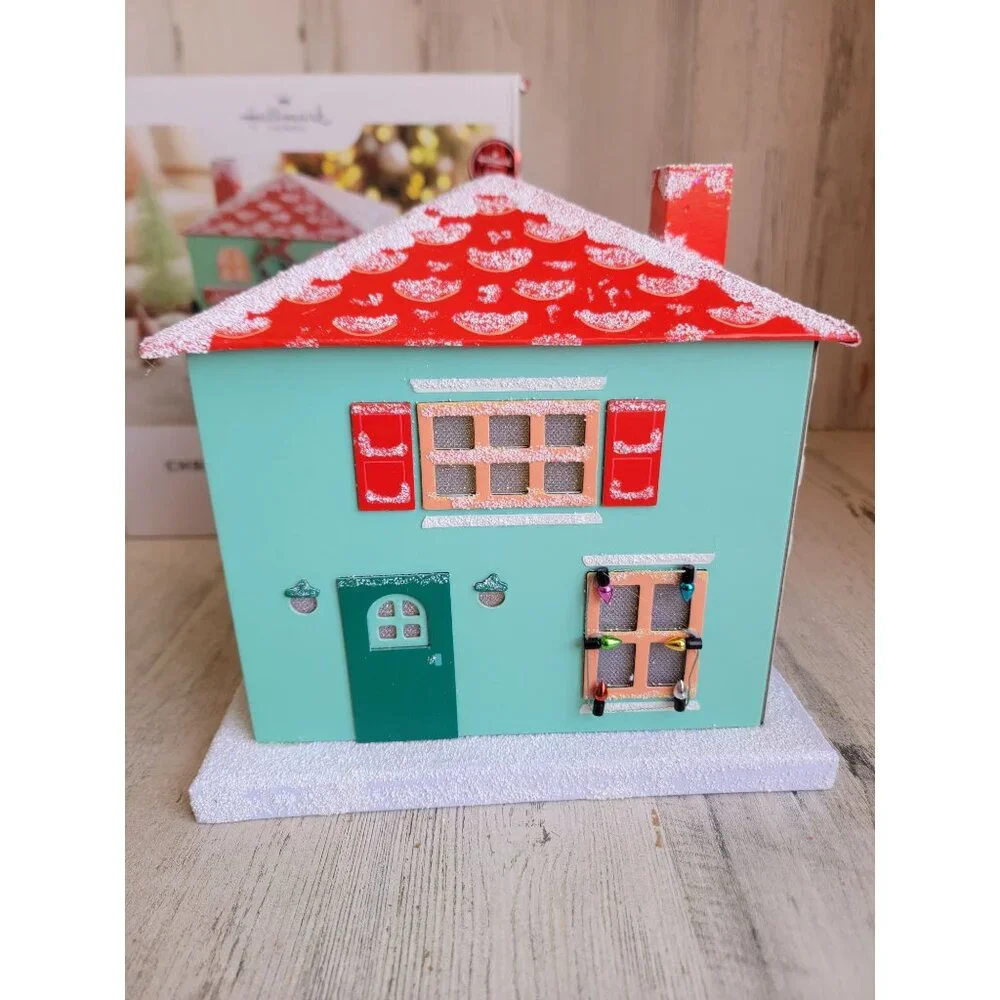 Hallmark Christmas Village toy store house light up Xmas‎ decor
